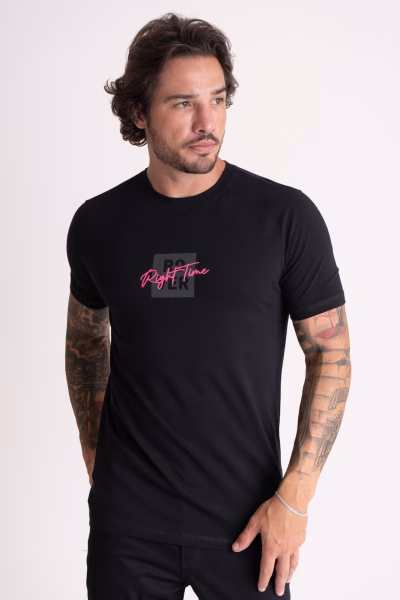Camiseta Masculina Slim Premium Estampada  Right Time Pink Preto