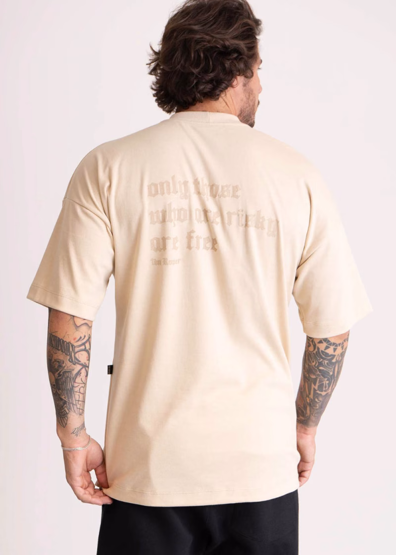 Camiseta Masculina Oversized Estampada Invictus TR Areia - Imagem 3